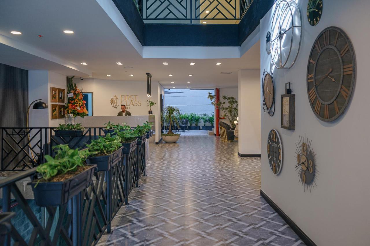 First Class Hotel Medellín Extérieur photo
